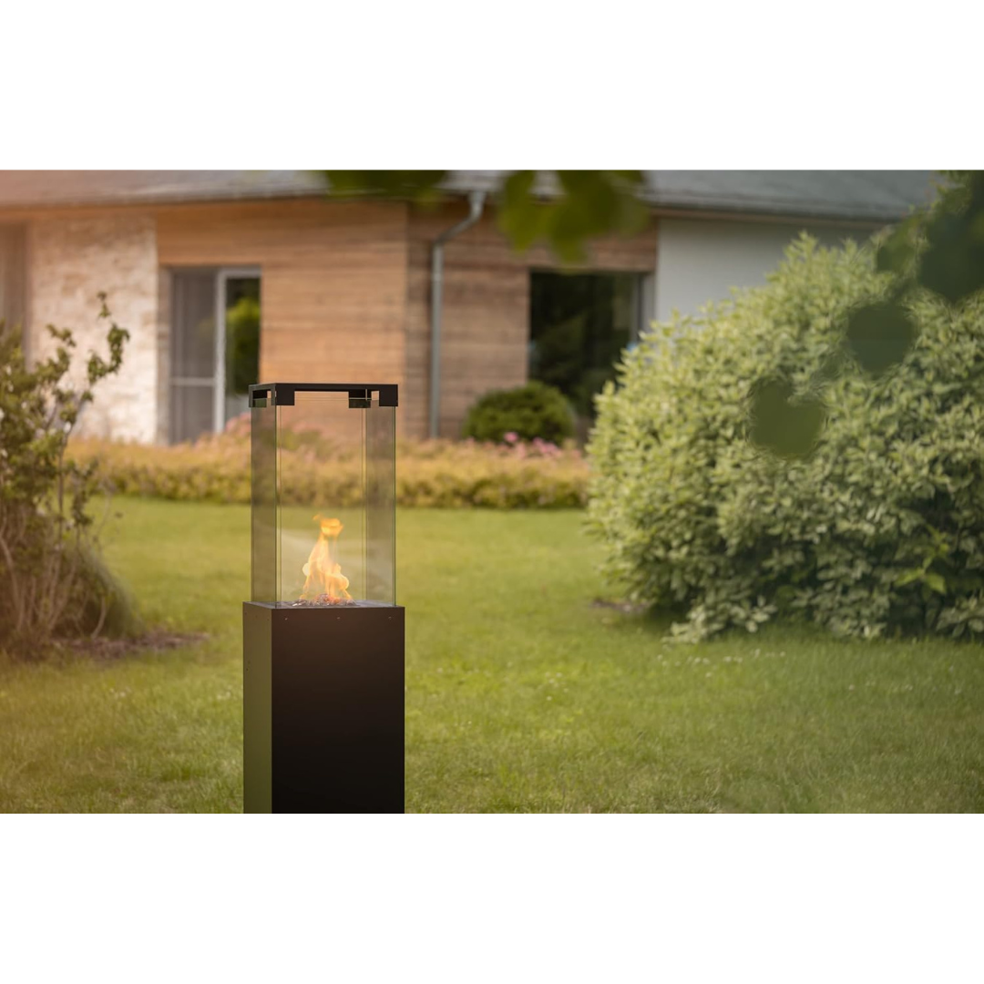 Portable and freestanding propane heater for garden